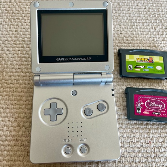 Nintendo GameBoy Advance SP Platinum Silver - Picture 4 of 16